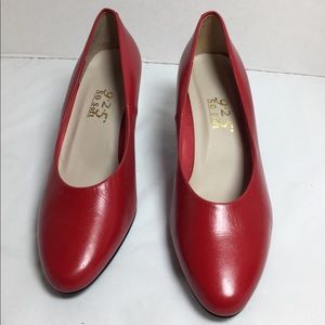 9.2.5 So Soft Red Heels Size 6M.
